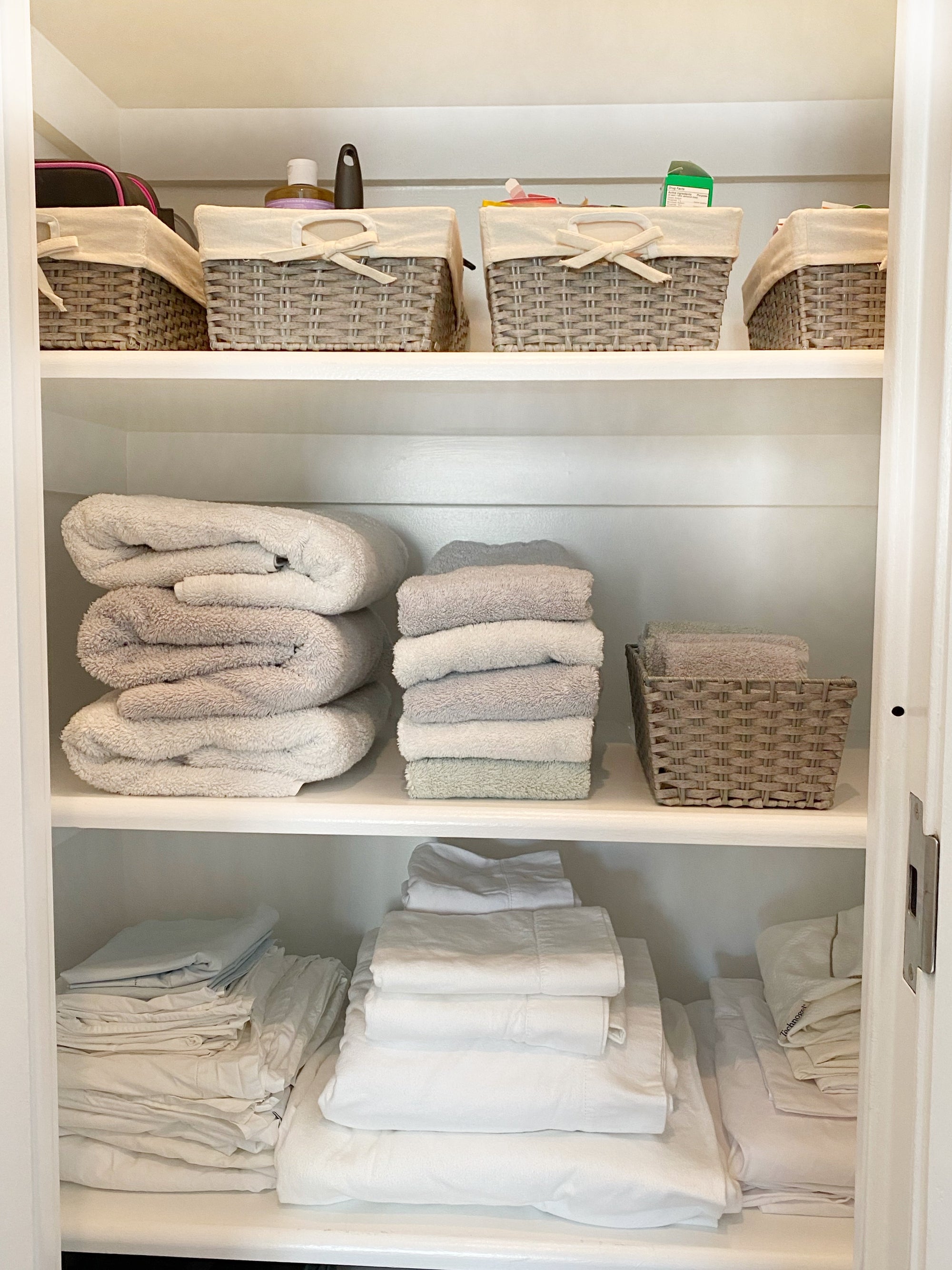 Linen Closet Organization | thetidyspot.com